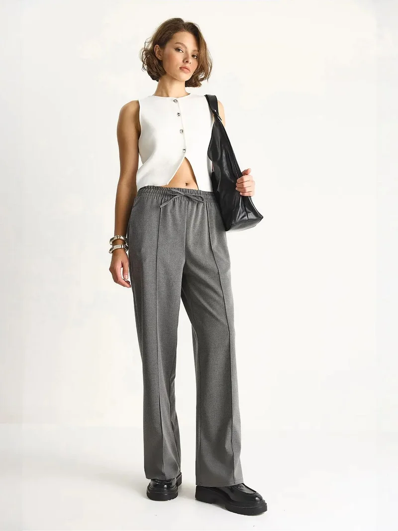 بيانكو لوتشي بنطلون لوكسي بخصر عالٍ وساق مستقيمة مع رباط إغلاق