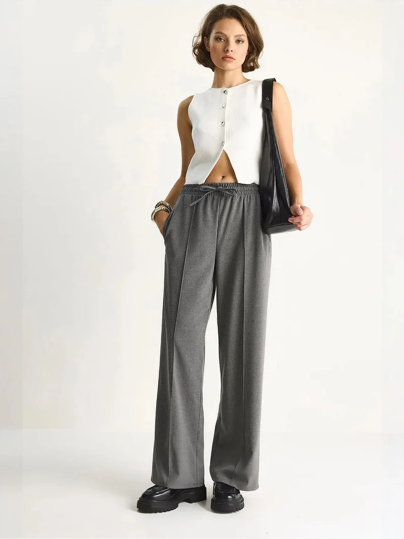 بيانكو لوتشي بنطلون لوكسي بخصر عالٍ وساق مستقيمة مع رباط إغلاق