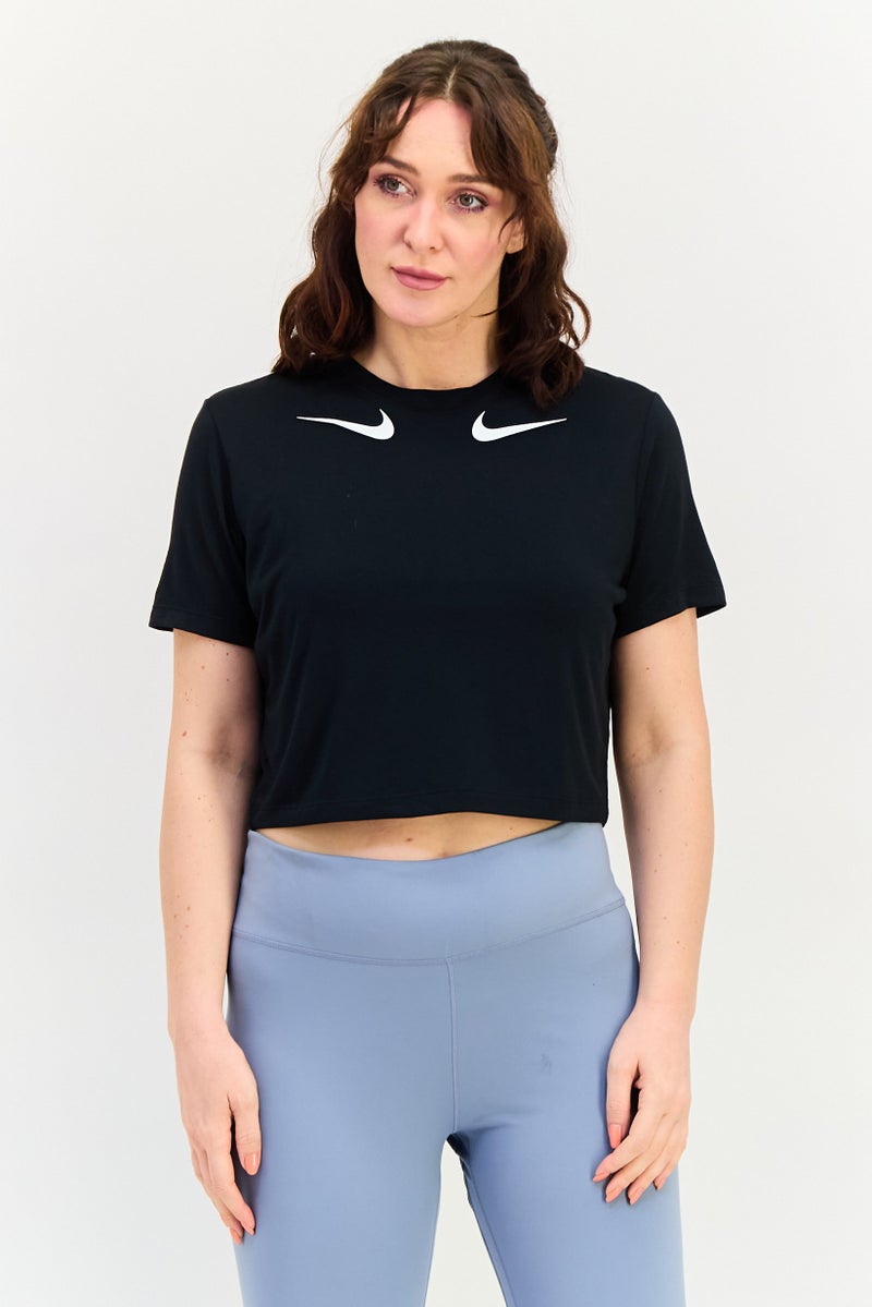 Nike تي شيرت تدريب قصير الأكمام للنساء بتصميم نحيف، أسود - Image 1