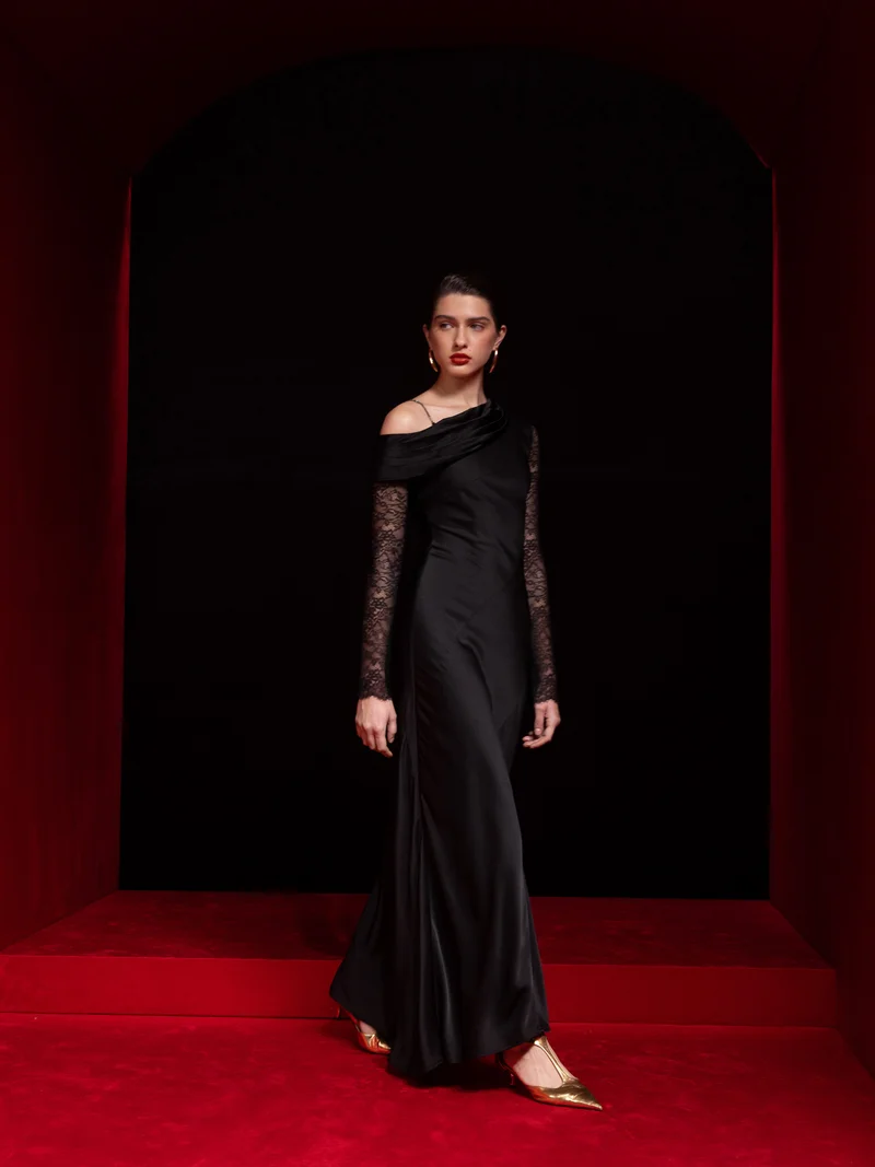 One-shoulder maxi dress with lace sleeves
