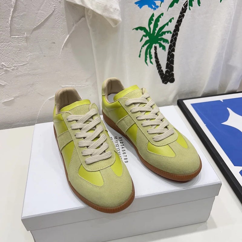 In-Stock Retro German Training Shoes for Men and Women, Couple''s 2025 New Genuine Leather Versatile Casual White Lace-Up Flat Sneakers - Image 3