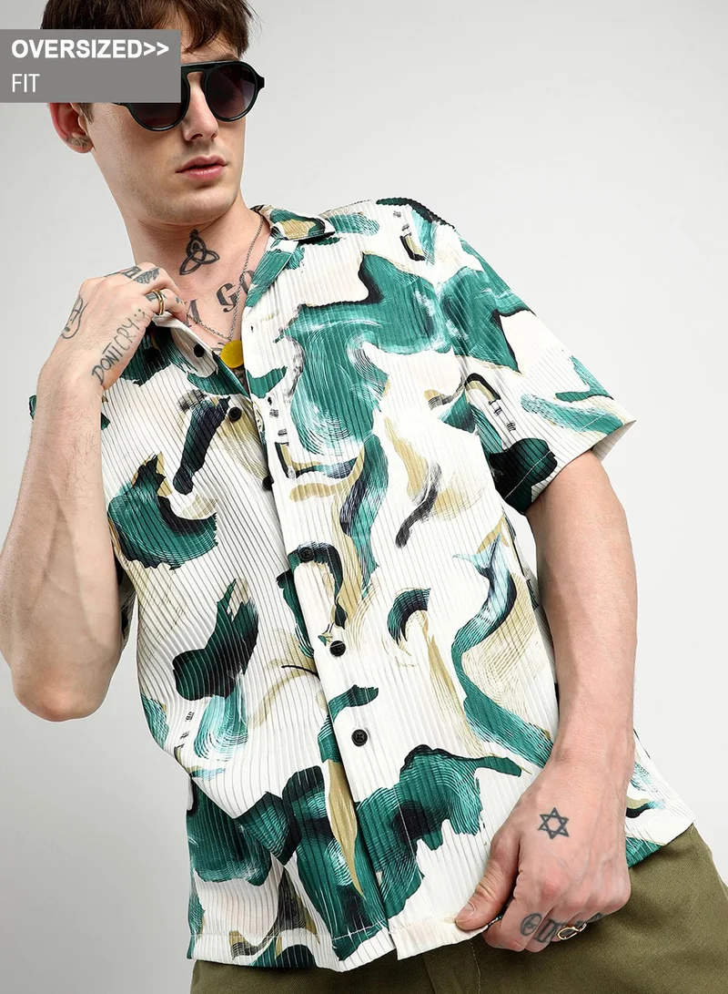 Campus Sutra Campus Sutra Men's Emerald Green Oversized Swirl Strokes Shirt For Casual Wear | Cuban Collar | Short Sleeve | Button Closure | Shirt Crafted With Comfort Fit For Everyday Wear