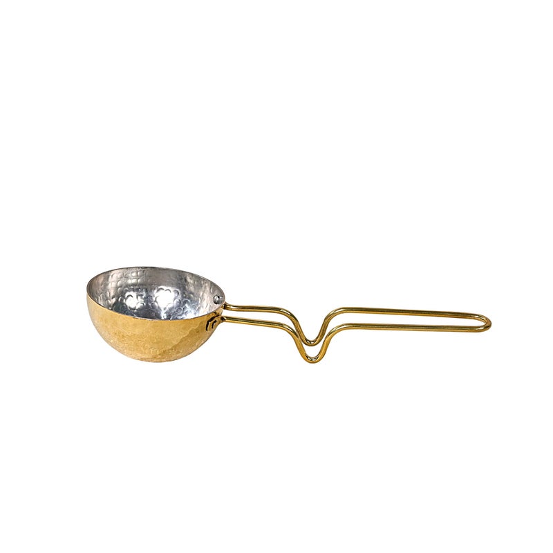 Artarium Hammered Design Brass Tadka Pan Non-Toxic Non-Stick Small Brass Tadka Fry Pans for Spice Seasoning Brass Utensils for Kitchen (Brass Tadka Pan with Handle) - Image 1