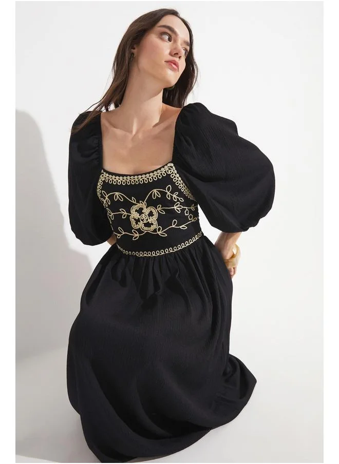 جون June Embroidery Detailed Dress