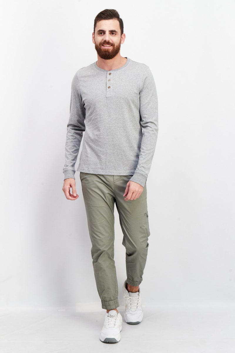 Sovereign Code تي شيرت رجالي بأكمام طويلة وياقة دائرية، رمادي فاتح - Image 3