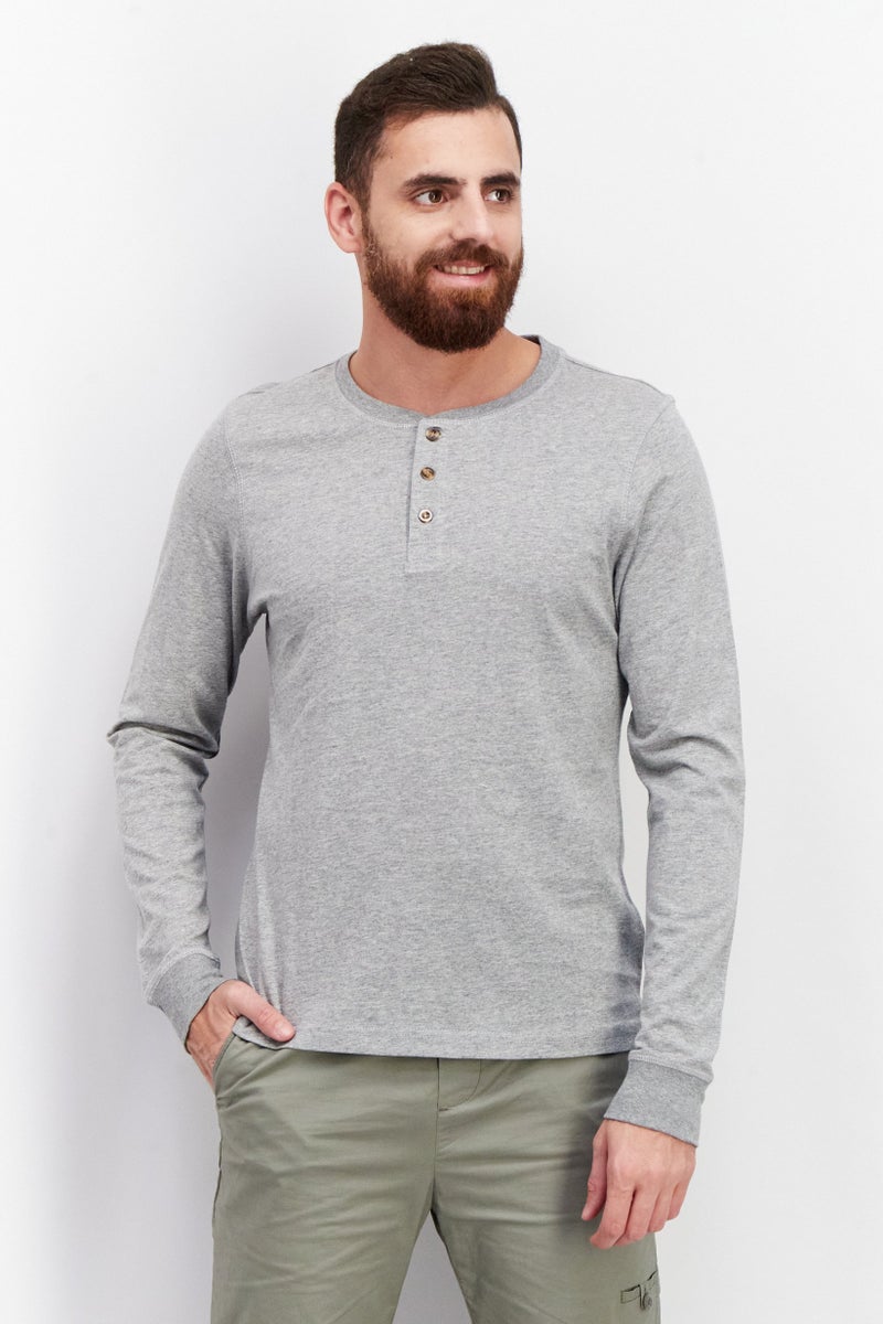 Sovereign Code تي شيرت رجالي بأكمام طويلة وياقة دائرية، رمادي فاتح - Image 1