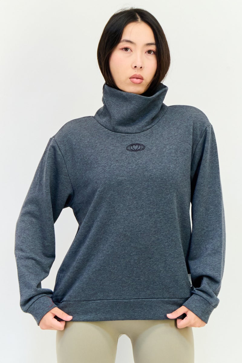 Adidas سويت شيرت رياضي نسائي بأكمام طويلة مناسب في الهواء الطلق، رمادي داكن - Image 1