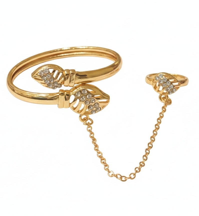 World Luxury Girls' gold accessory set (bracelet connected to a ring) with a hollow leaf design and crystal embellishments - Image 2