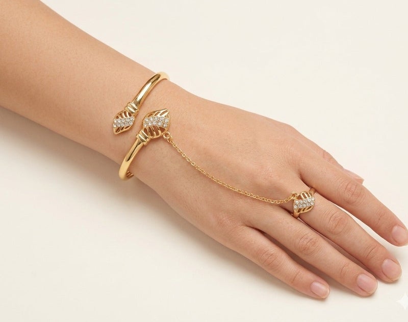 World Luxury Girls' gold accessory set (bracelet connected to a ring) with a hollow leaf design and crystal embellishments - Image 1