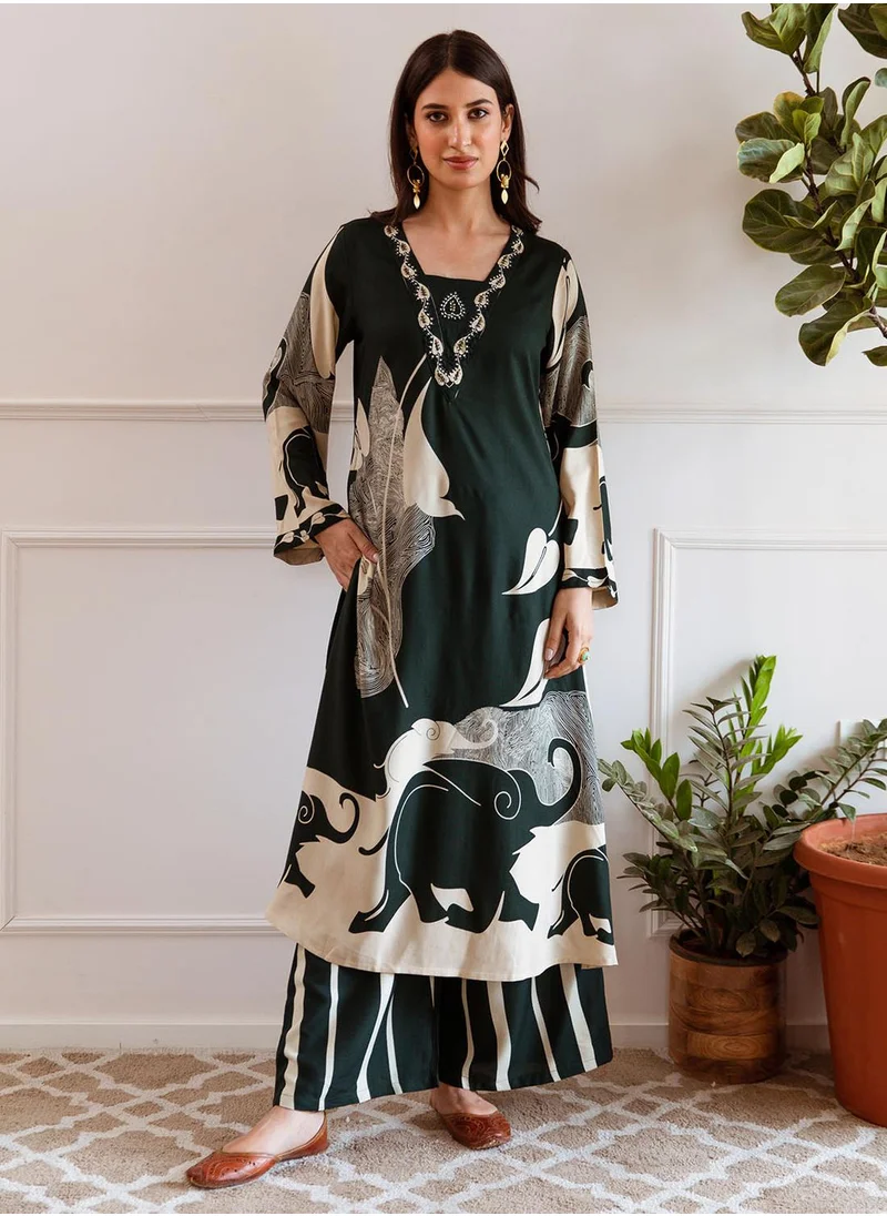 ISHIN Floral Printed V-Neck Straight Kurta With Trousers