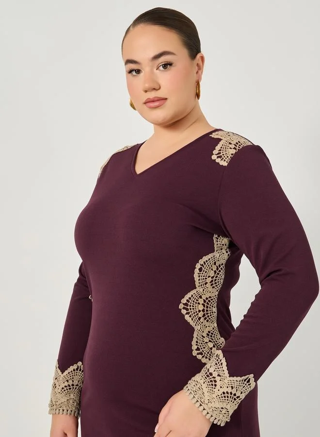 Styli Plus Size Lace Insert V-Neck Bodycon Midi Dress