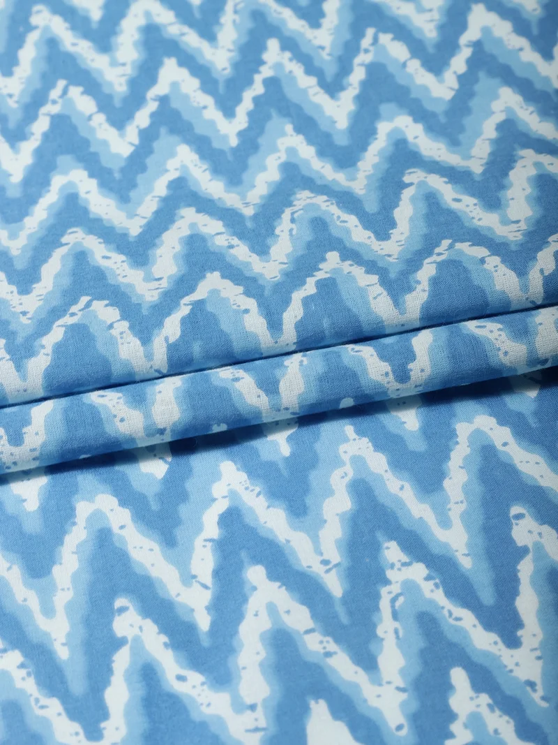 أيه كيه إس Shibori-Style Zig-Zag Print Fabric - Sky Blue