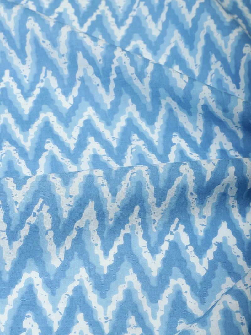 أيه كيه إس Shibori-Style Zig-Zag Print Fabric - Sky Blue