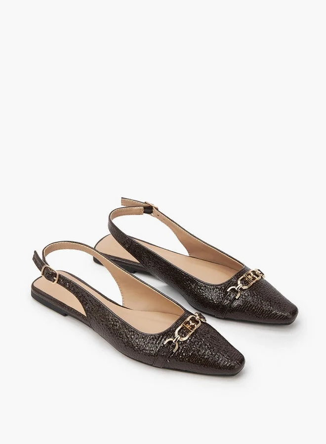 فلورا بيلا من شو إكسبرس صنادل بتفاصيل سلسلة مزخرفة وإغلاق بإبزيم