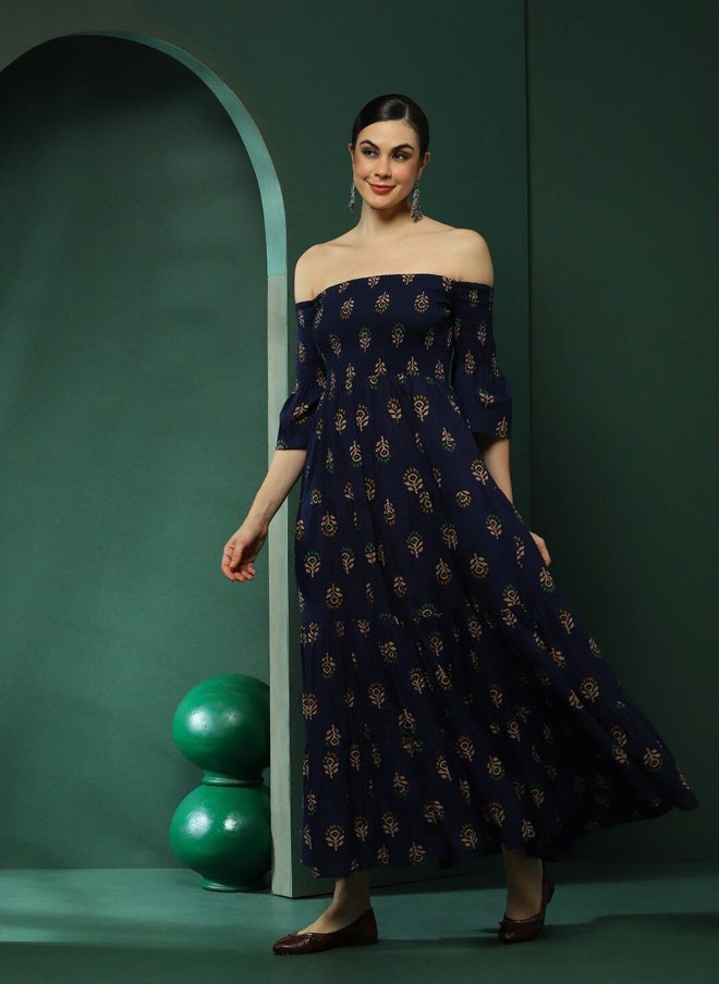 أيه كيه إس فستان ماكسي نسائي أزرق داكن مطبوع بالزهور بكتف مكشوف - Image 1