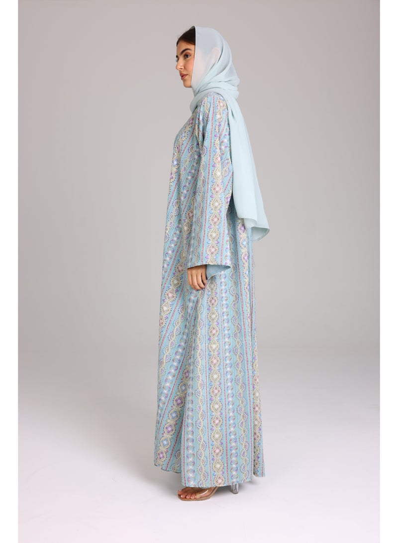 اكسا عباية قصة واسعة نقوش ربيعية ازرق فاتح - Image 3