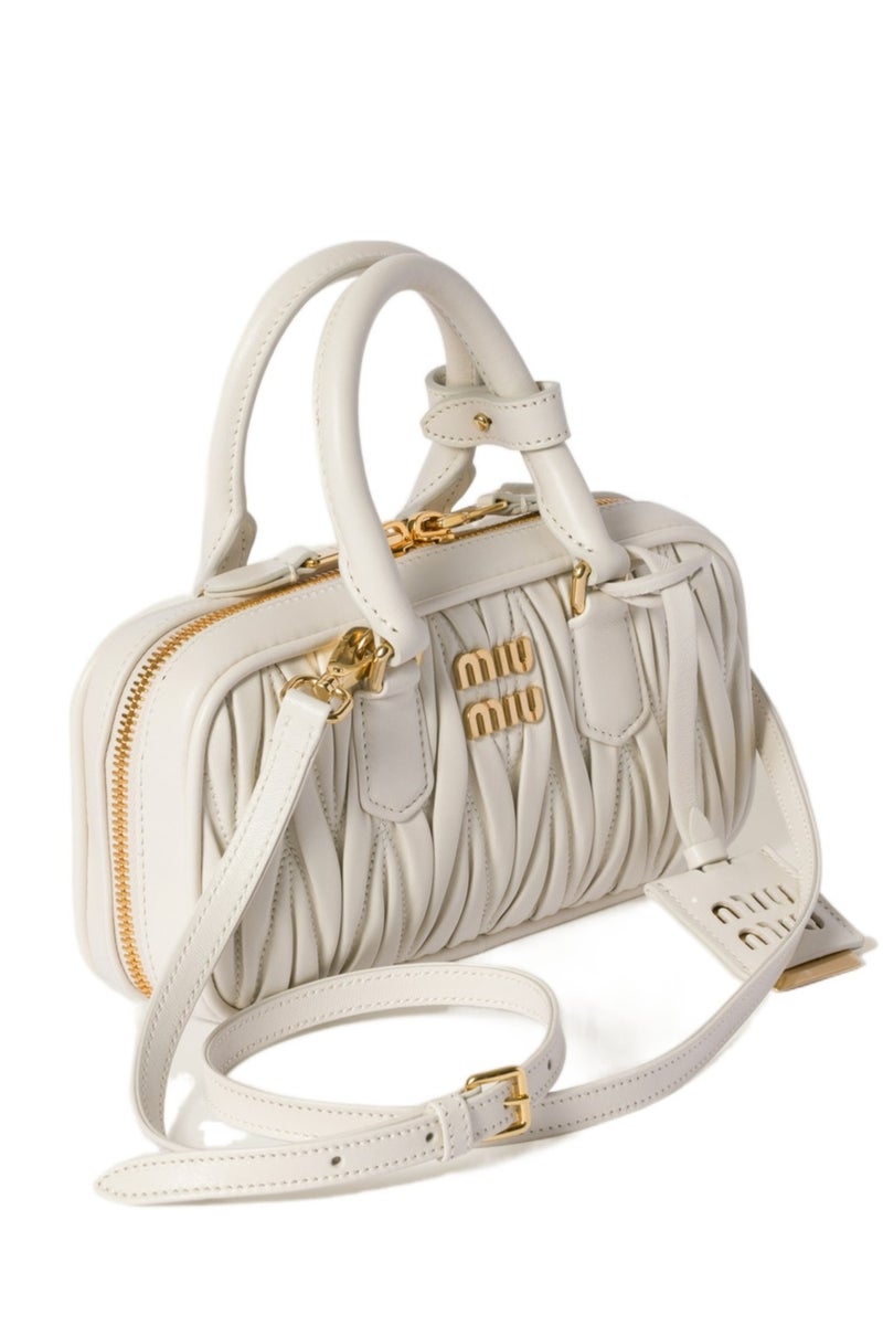 مياو مياو حقيبة MIU Small Arcadie ذات مقبض علوي من جلد نابا ماتيلاسي، قابلة للحمل على الكتف، بإغلاق بسحاب - Image 2