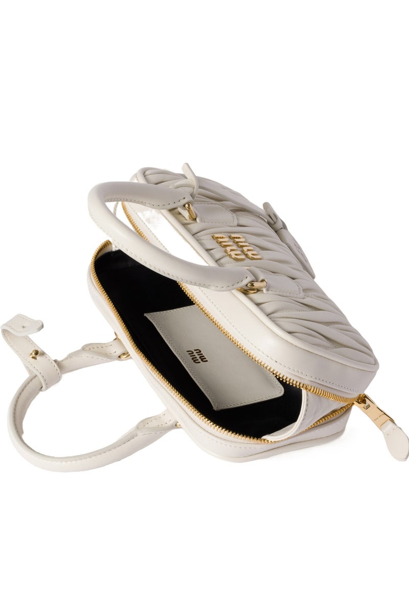 مياو مياو حقيبة MIU Small Arcadie ذات مقبض علوي من جلد نابا ماتيلاسي، قابلة للحمل على الكتف، بإغلاق بسحاب - Image 4