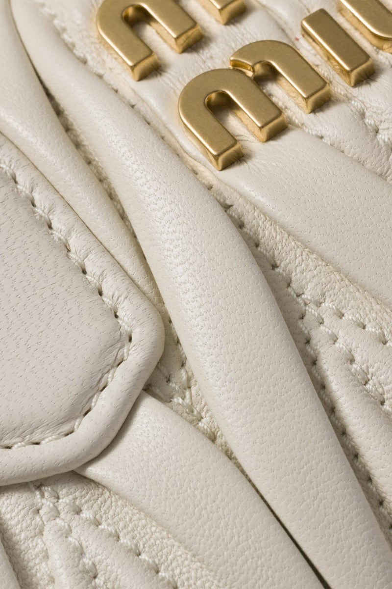 مياو مياو حقيبة MIU Small Arcadie ذات مقبض علوي من جلد نابا ماتيلاسي، قابلة للحمل على الكتف، بإغلاق بسحاب - Image 5