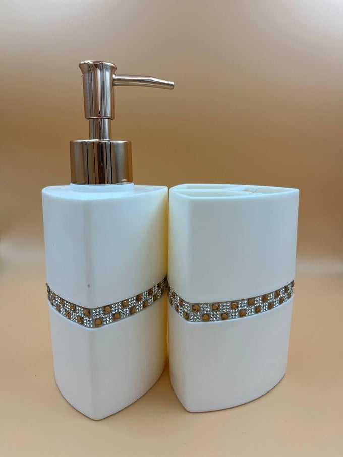 SLEEK AND MODERN SOAP DISPENSER WITH PUMP ACTION FOR LIQUID SOAP LOTION OR HAND SANITIZER DURABLE REFILLABLE AND ECOFRIENDLY DESIGN FOR HOME OFFICE AND COMMERCIAL USE