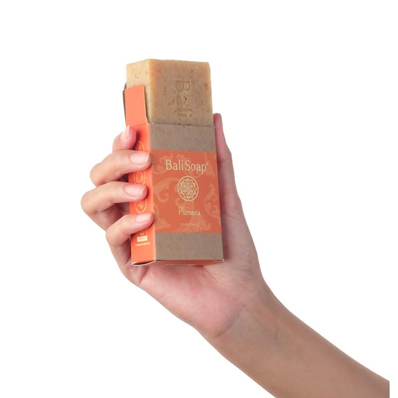 Bali Soap صابون بالي - صابون طبيعي بالبلوميريا للرجال والنساء - نباتي، مصنوع يدويًا، مقشر - 3 عبوات، 3.5 أونصة لكل منها - Image 3