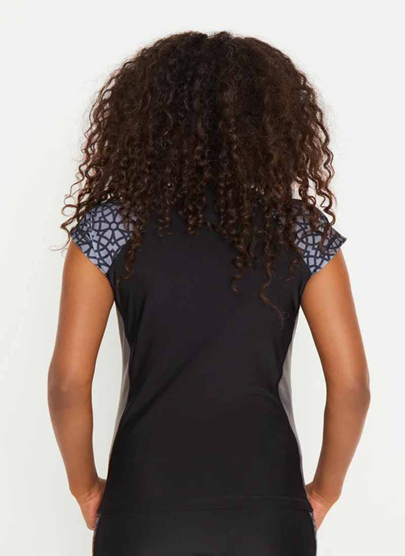 كويجا صن وير COEGA Ladies Rashguard Cap Sleeve - Nero Silver Arabesque