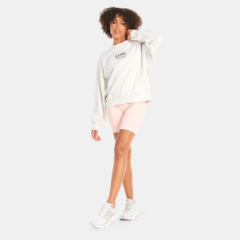 نيو بالانس سويتشيرت اثليتيكس ايكون جرافيك كرو للنساء - Image 3