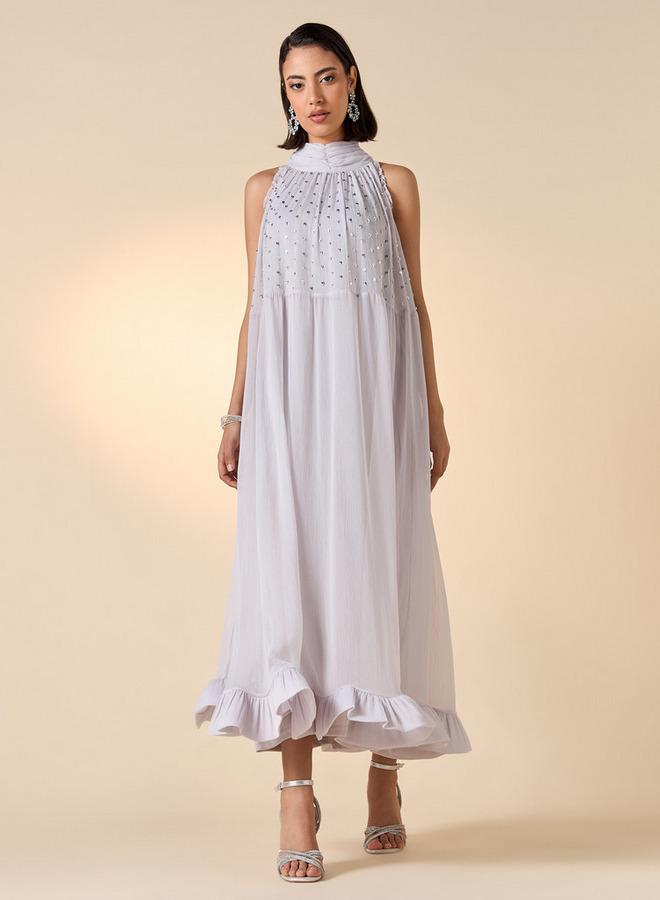 ايكونيك فستان مزين بلا أكمام متوسط الطول بياقة عالية وحواف كشكش من آيكونيك - Image 2