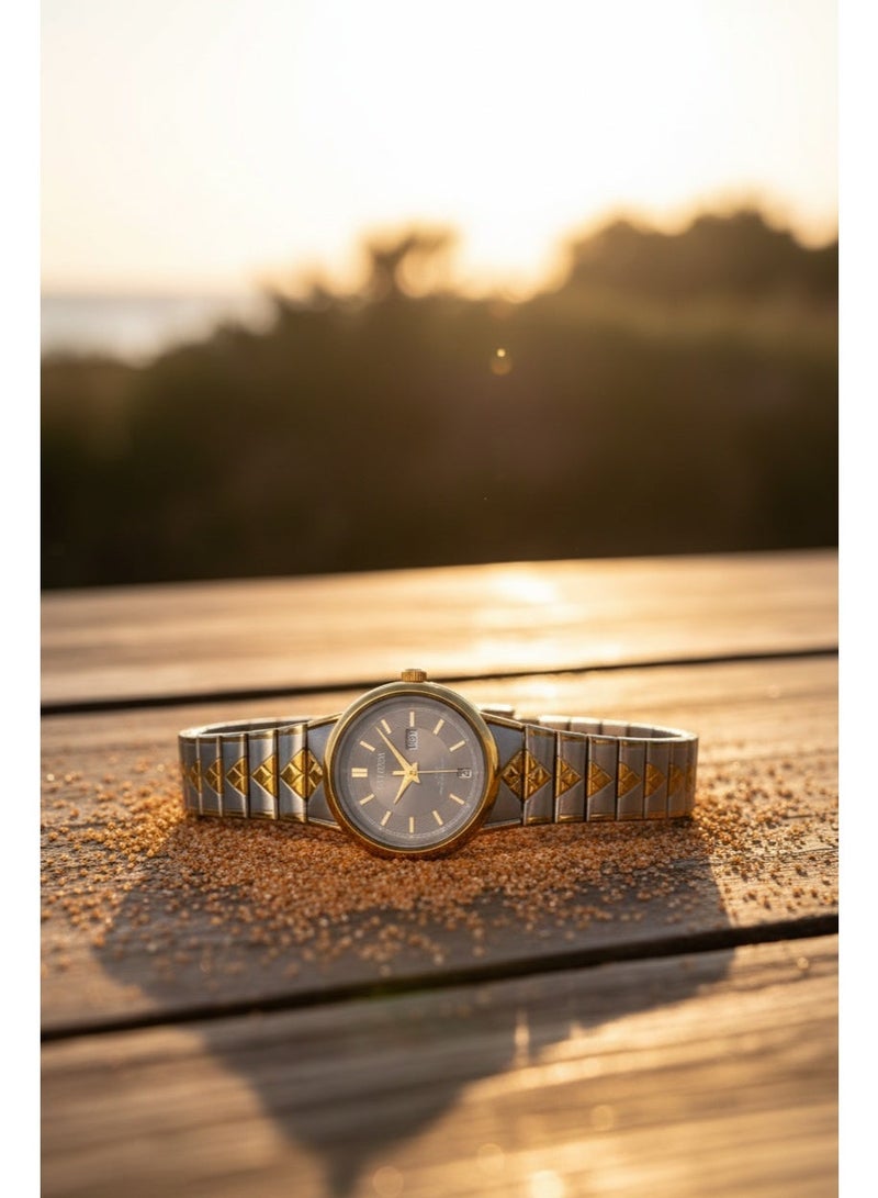 سيتيزن طقم ساعات سيتيزن كوارتز توينز رجالي ونسائي ستانلس ستيل ثنائي اللون ميناء أسود عرض يوم وتاريخ - Image 4