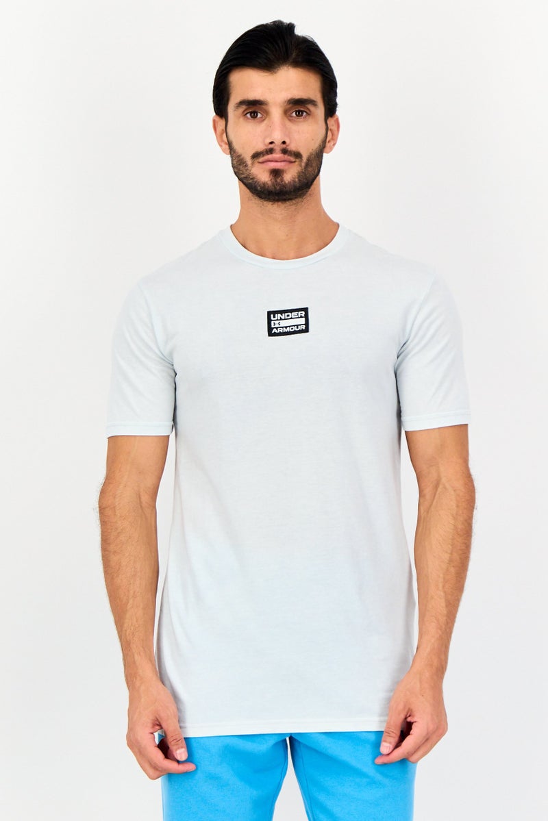 UNDER ARMOUR تي شيرت رجالي فضفاض بأكمام قصيرة للخارج، أزرق فاتح - Image 1