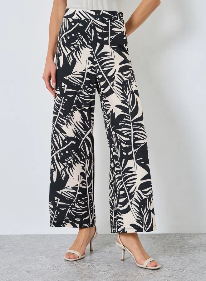 تايك تو بنطال بأرجل واسعة بطبعة أوراق