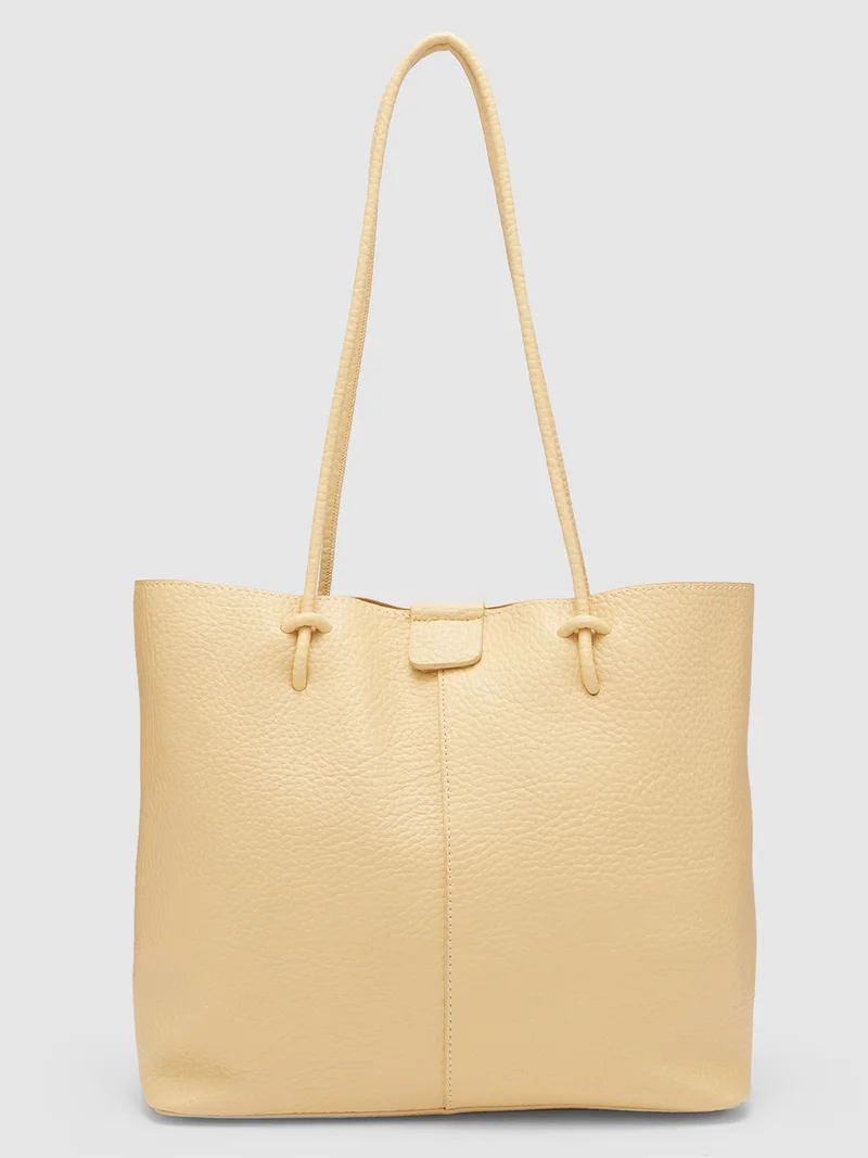 جلو باص حقيبة نسائية كبيرة بلون الخردل من جلوبس