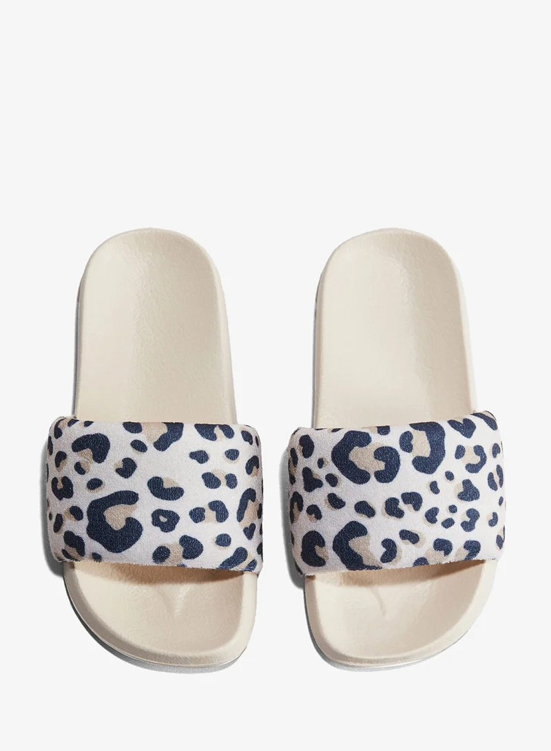 اتش اند ام حذاء للمسبح