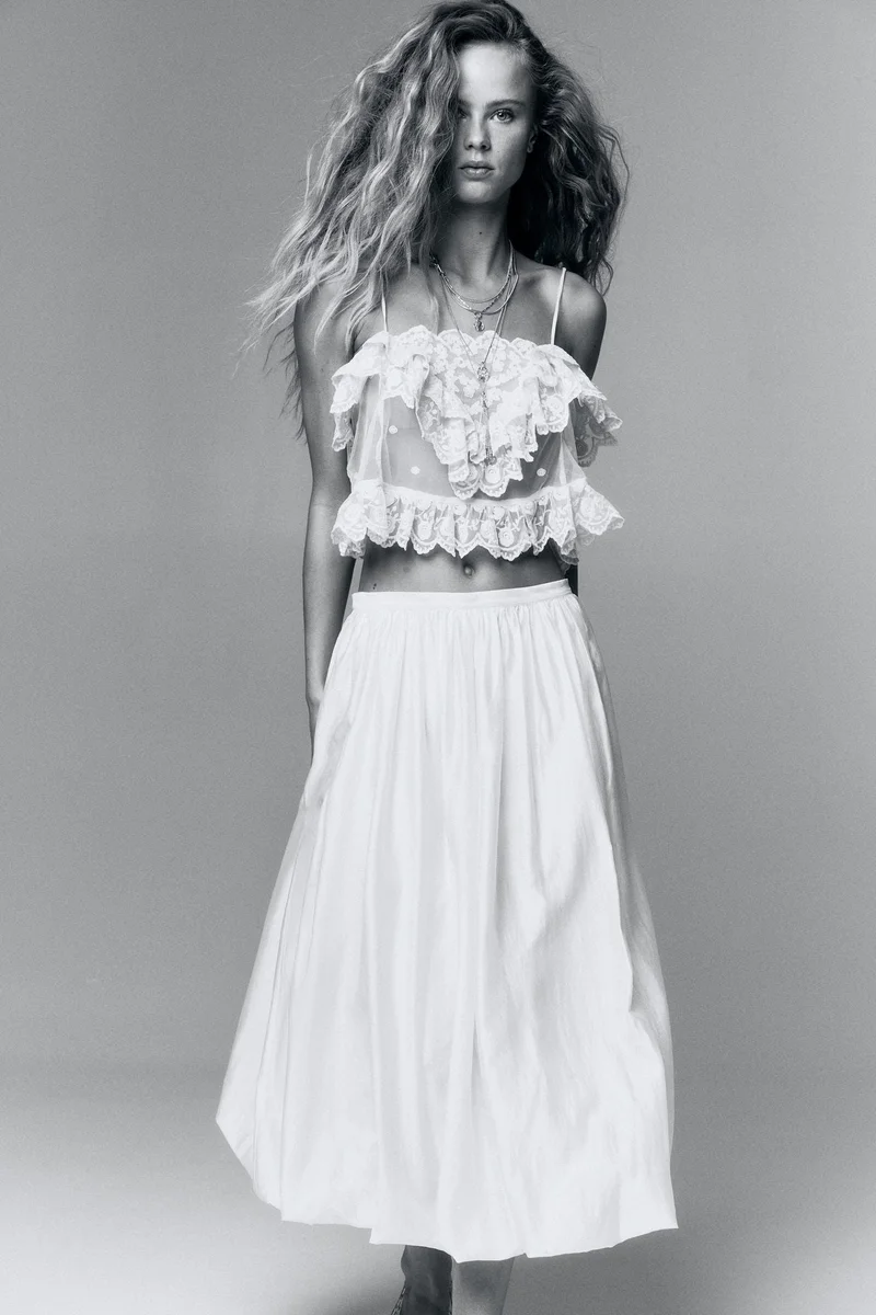 اتش اند ام تنورة بحافة منقوشة