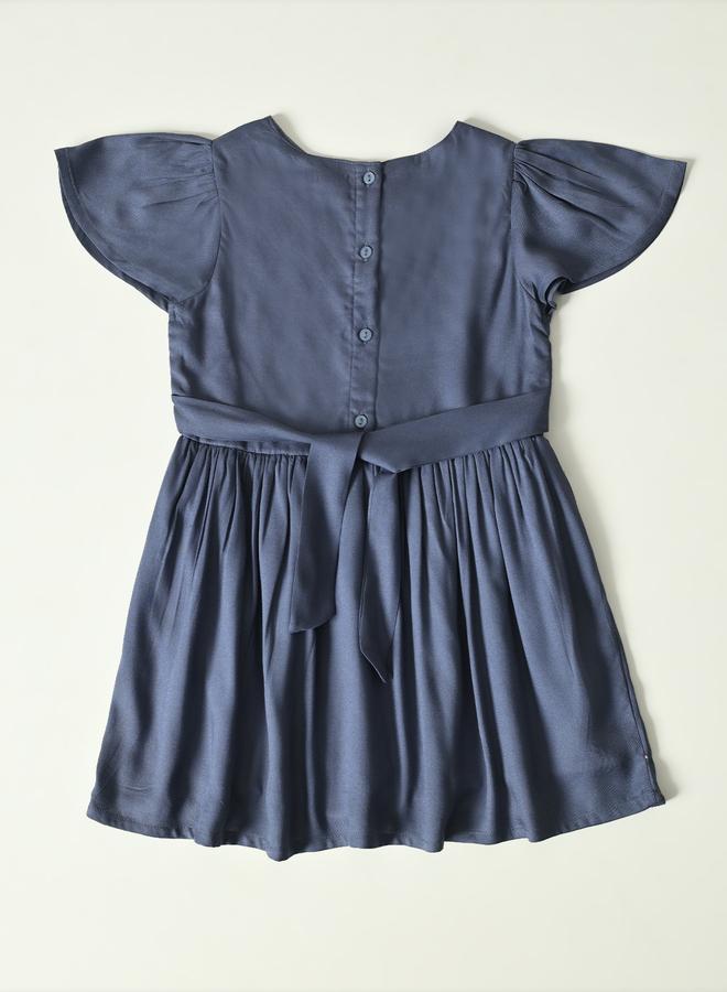 بيلا مودا فستان بيلا مودا مطرز بطيات بطول الركبة - Image 3