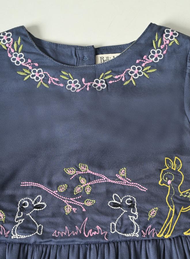 بيلا مودا فستان بيلا مودا مطرز بطيات بطول الركبة - Image 4