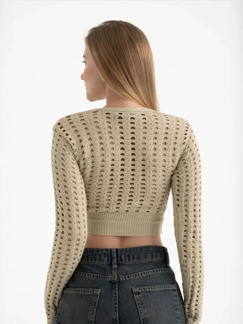 زوبعة بلوزة كروشيه بأكمام طويلة وفتحات ورقبة واسعة محبوكة