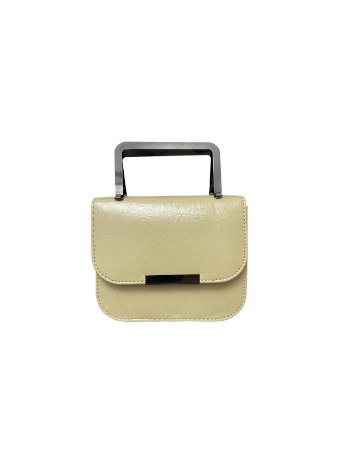 Vbranda An elegant handbag with a modern design and a soft touch that adds a unique touch to your look WAL-55-BEIGE 