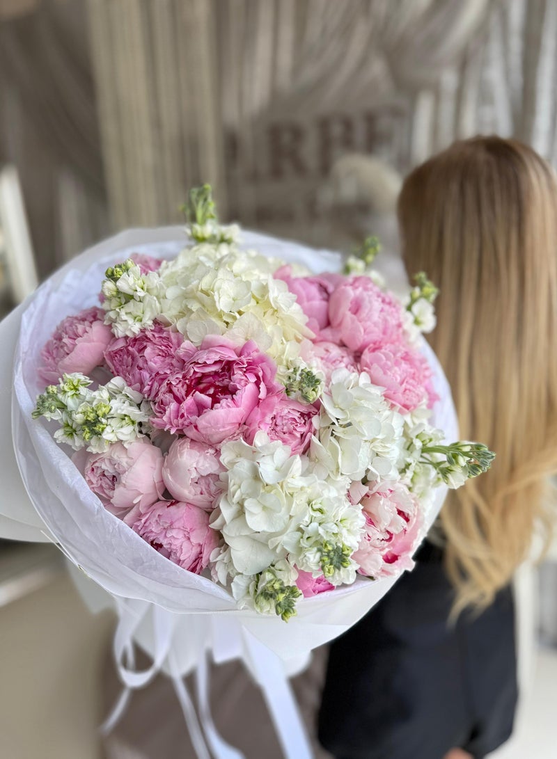 Generic Fresh flower bouquet "Iyanis" | peony/mathiola/hydrangea 