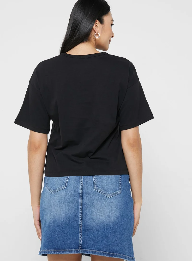 Jacqueline de Yong Round Neck Graphic Crop Top
