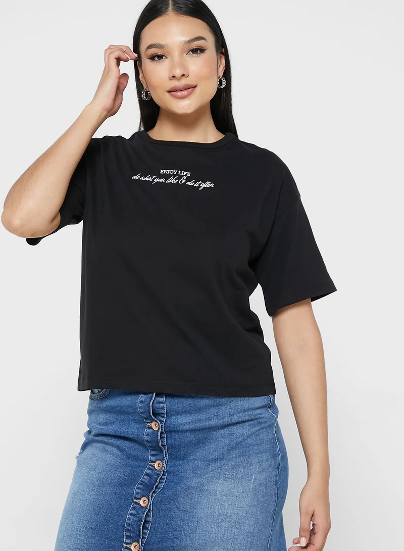 Jacqueline de Yong Round Neck Graphic Crop Top