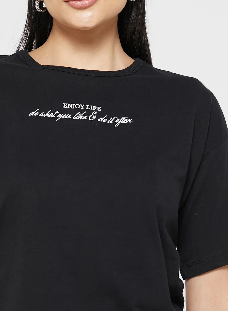 Jacqueline de Yong Round Neck Graphic Crop Top