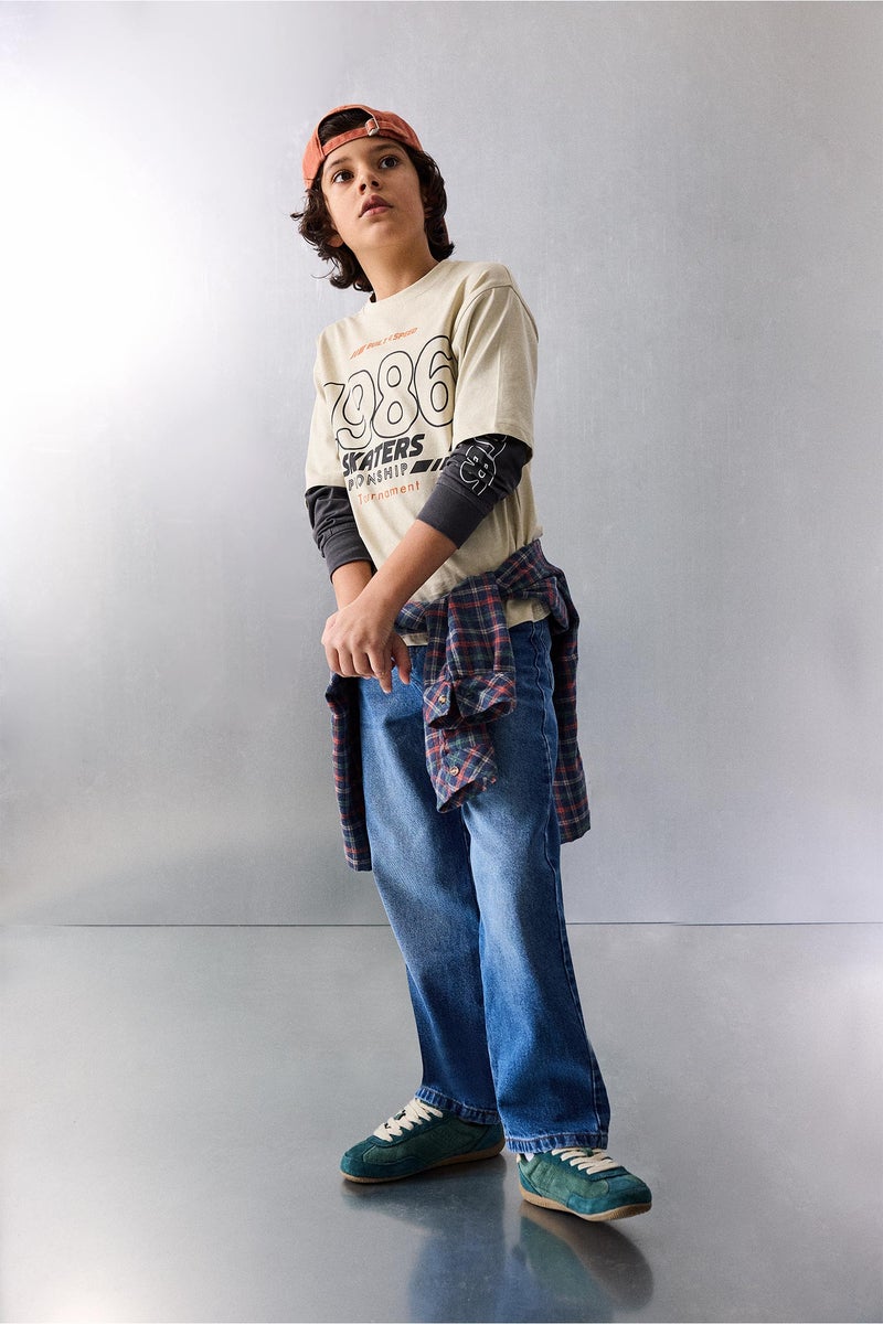 ديفاكتو تيشيرت اولادي كم طويل اوفر سايز برقبة مستديرة - Image 2