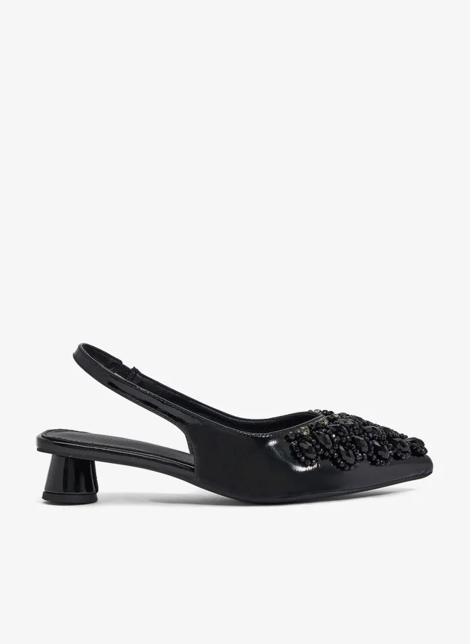 خزانة حذاء بكعب متوسط بتفاصيل مزخرفة