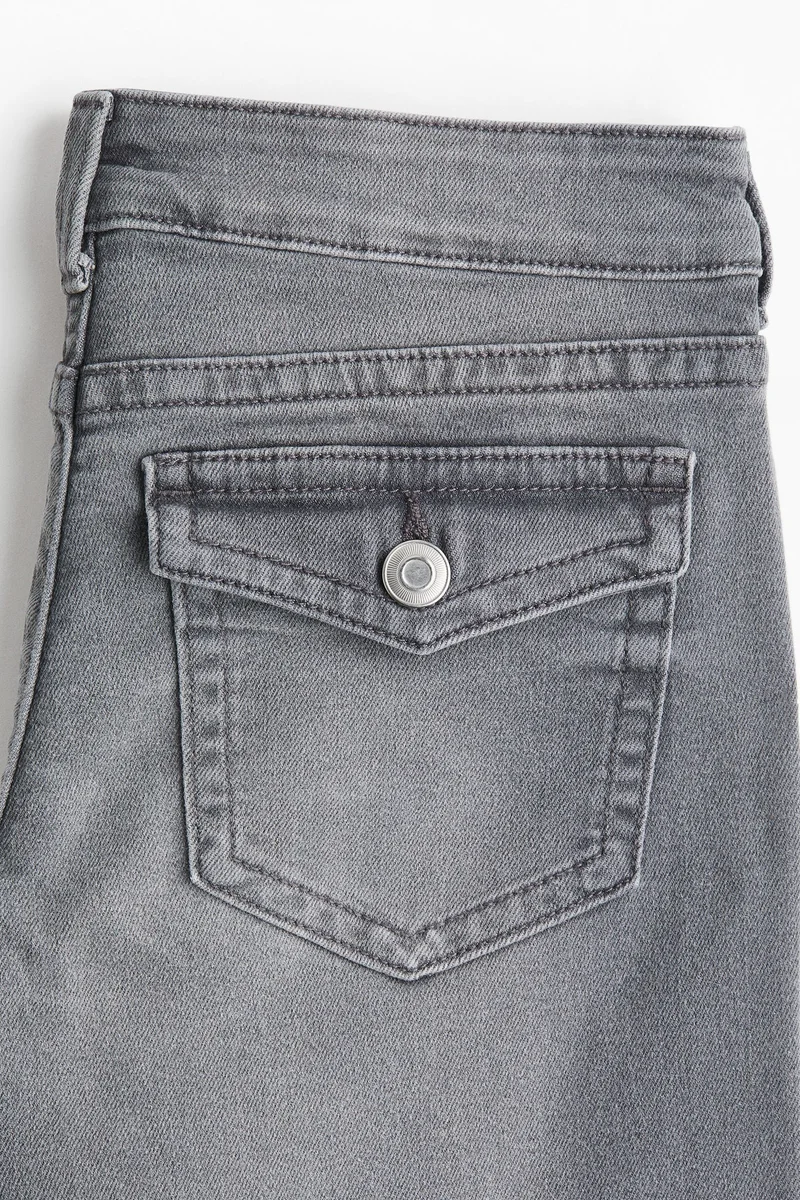 اتش اند ام جينز بحافة واسعة وخصر منخفض