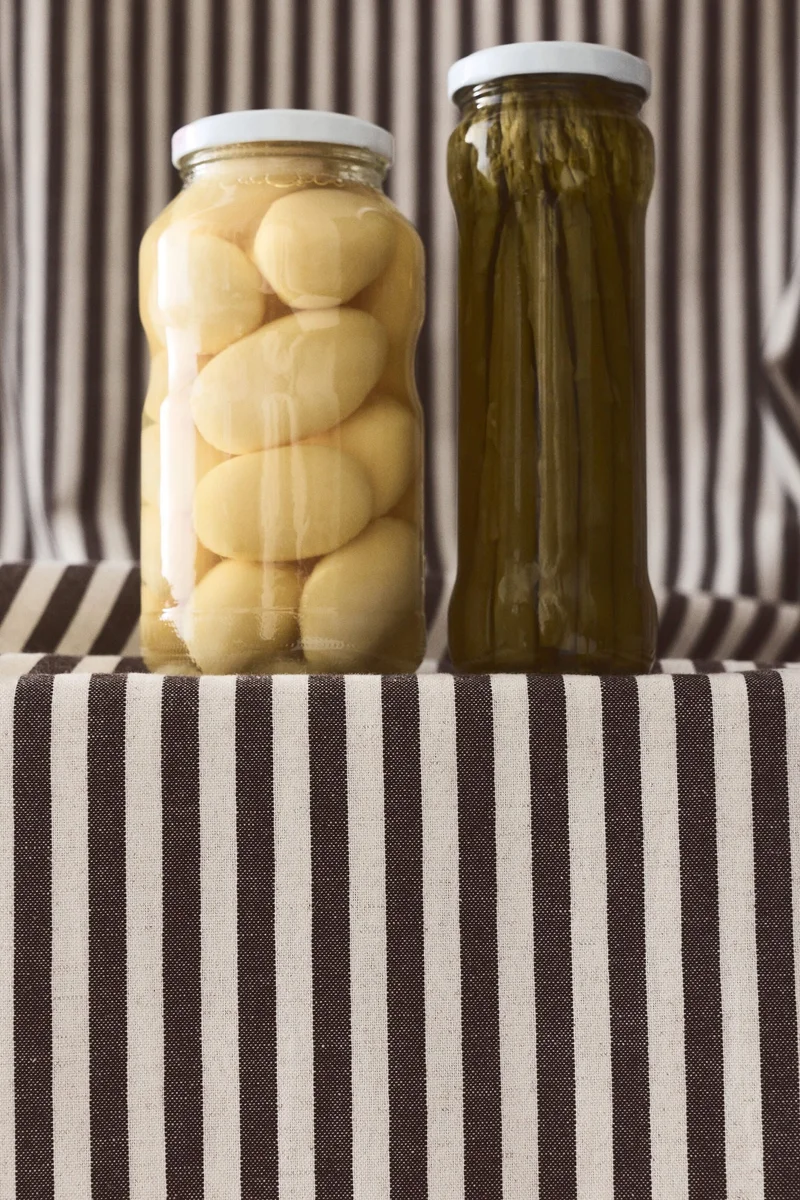 اتش اند ام مفرش طاولة من مزيج الكتان