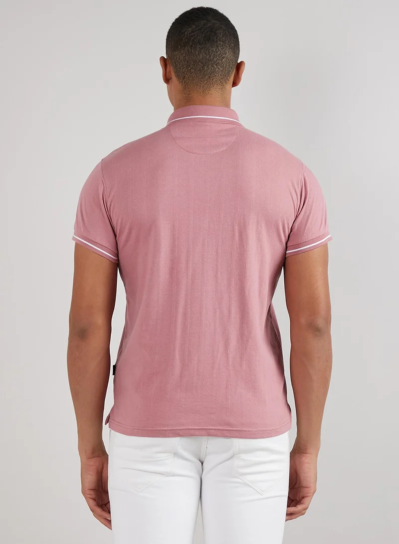 كامبوس سوترا Men's Coral Pink Self-Design Halo Striped T-Shirt