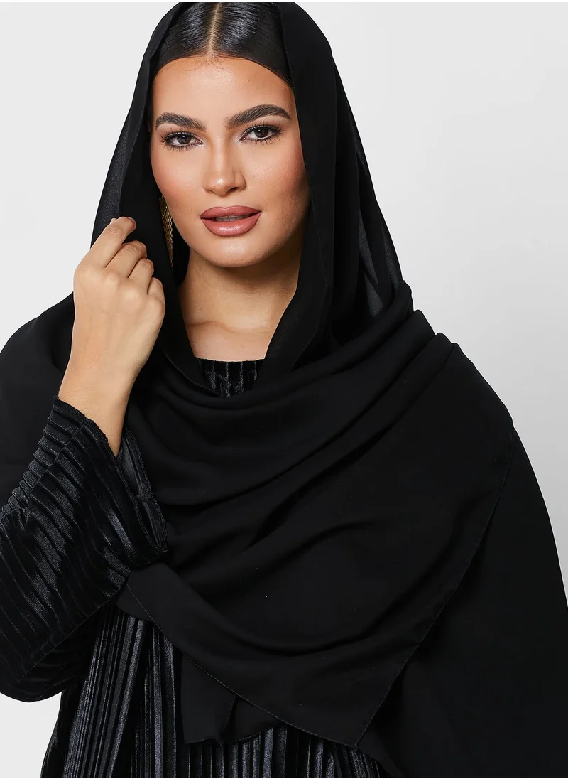 خزانة عباية وفستان بأربطة