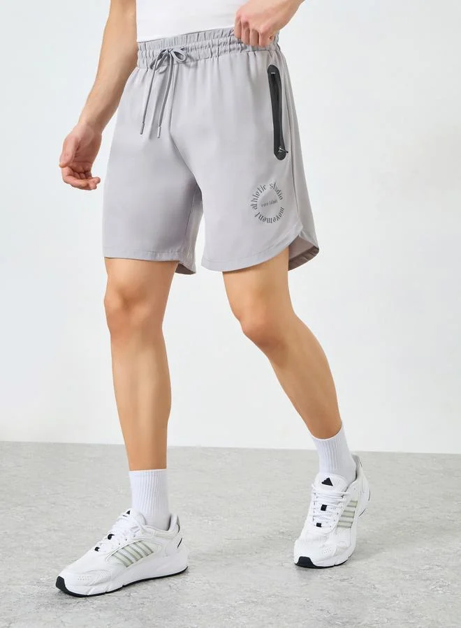 ستايلي شورت مطبوع بقصة عادية وجيب بسحاب