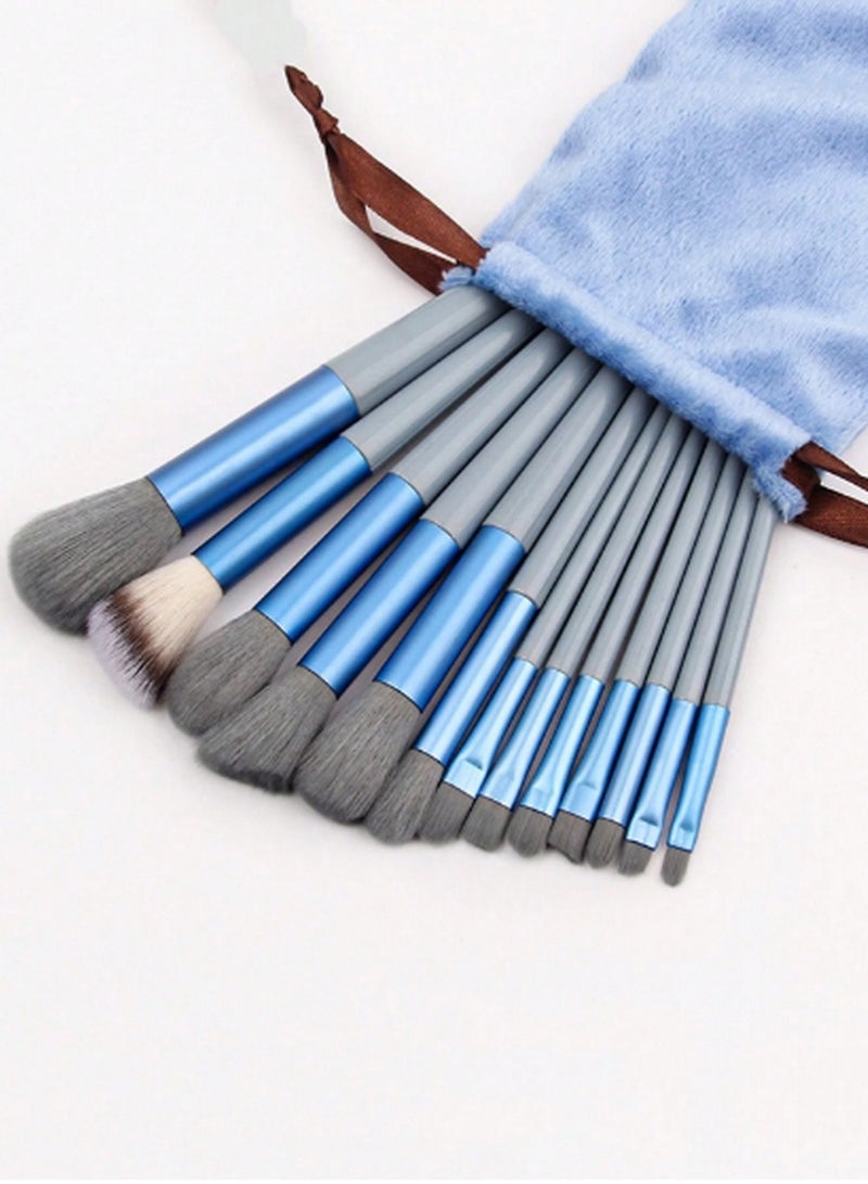 طقم فرش مكياج احترافي مكون من 13 قطعة مع حقيبة سفر – للوجه والعين بتطبيق دقيق وسلس - Image 2